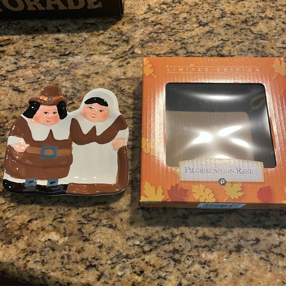 Pilgrim Couple Ceramic Plate - Picture 1 of 3